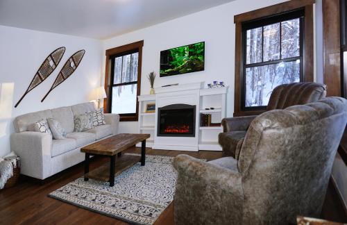 a living room with a couch and a fireplace at Silver Birch Vacation Rental in Talkeetna