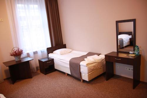 מיטה או מיטות בחדר ב-Dolnośląski