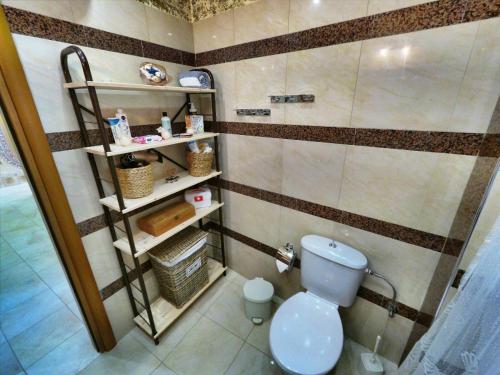 Ett badrum på Casa DimiGre house in Kattavia - Prasonisi Rhodes