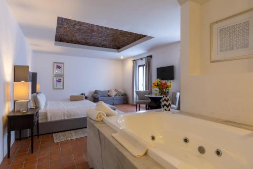 Postel nebo postele na pokoji v ubytování Hotel Hacienda San Cristóbal