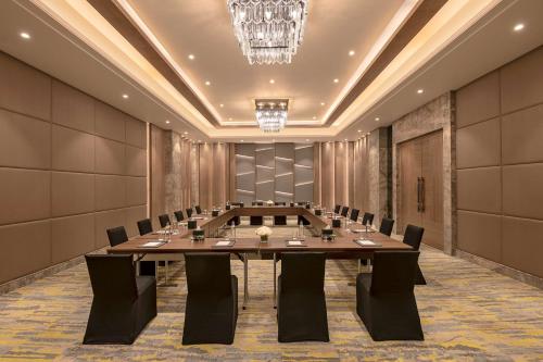 Kawasan bisnes dan/atau bilik persidangan di Radisson Mumbai Andheri MIDC