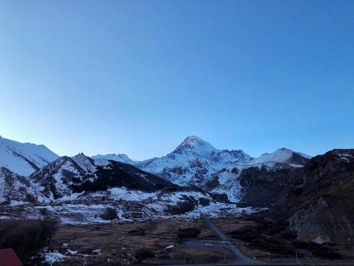 Gallery image of Giorgi's Guest House in Kazbegi