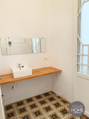a bathroom with a sink and a mirror at Star Home in Valencia