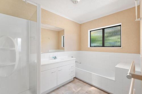 Vonios kambarys apgyvendinimo įstaigoje Lake Vista at Two Mile Bay- Taupo Central Home