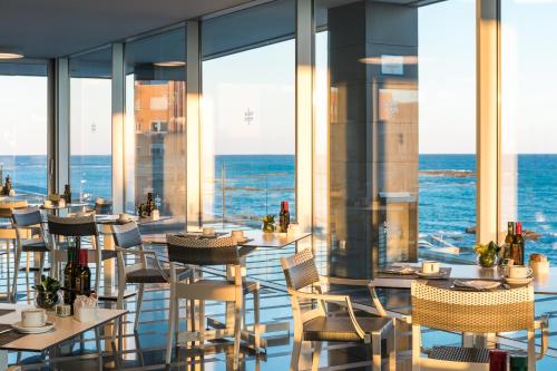 Nespecifikovaný výhled na moře nebo výhled na moře při pohledu z hotelu