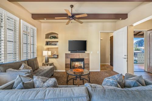 a living room with a couch and a fireplace at C48 Lux Villa Near Clubhouse With Mtn Views Condo in La Quinta