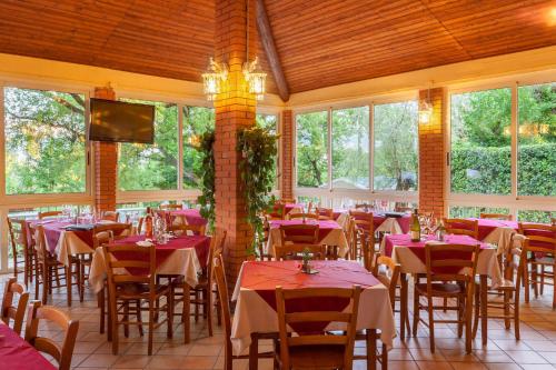 מסעדה או מקום אחר לאכול בו ב-Camping Piantelle