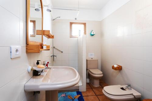 a bathroom with a sink and a toilet at Live La Laguna Casita Vieja in Las Lagunas