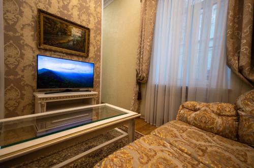 a living room with a tv and a couch at Kyiv 2Rooms Classic Apartment in Kyiv