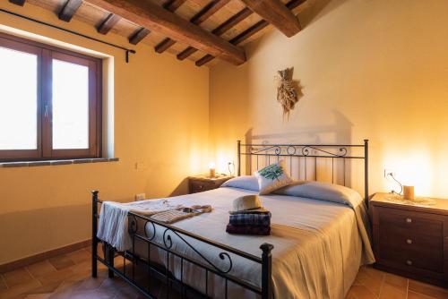 Un pat sau paturi într-o cameră la Agriturismo Casale San Lorenzo