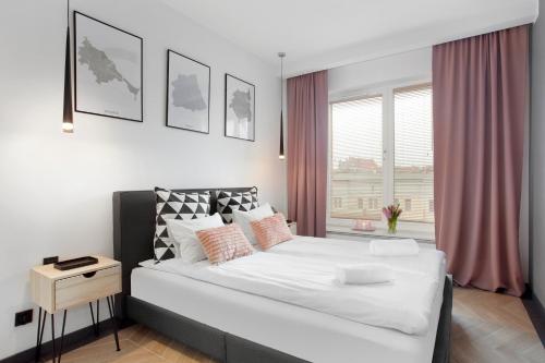 Posteľ alebo postele v izbe v ubytovaní Elite Apartments Old Town Rajska Residence