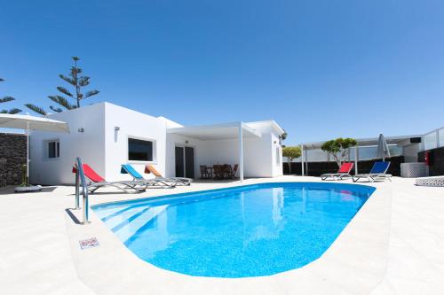 3 bedroom Villa Delphi with private heated pool.