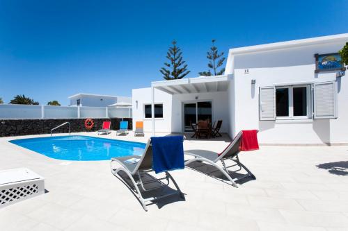 3 bedroom Villa Delphi with private heated pool.
