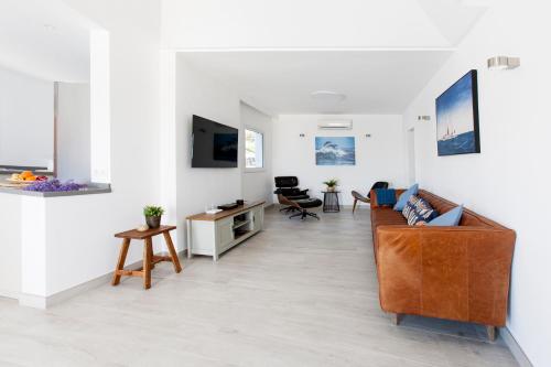 3 bedroom Villa Delphi with private heated pool.
