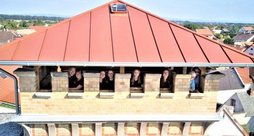a group of people looking out of a window at Gästehaus Guntersblum in Guntersblum