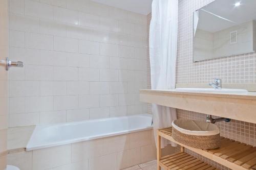 a bathroom with a sink and a bath tub at Alcam Rubi in Rubí