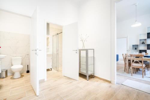 Kúpeľňa v ubytovaní BpR Blooming Design Home with A/C