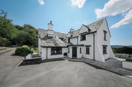 a large white house with a large driveway at Cherry Trees in Windermere