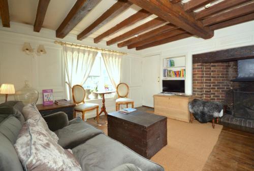 A seating area at Chequers Hotel 