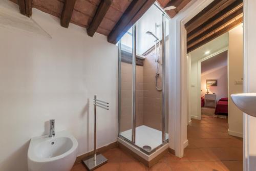 Three bedrooms in world-famous Via Giulia - FromHometoRome