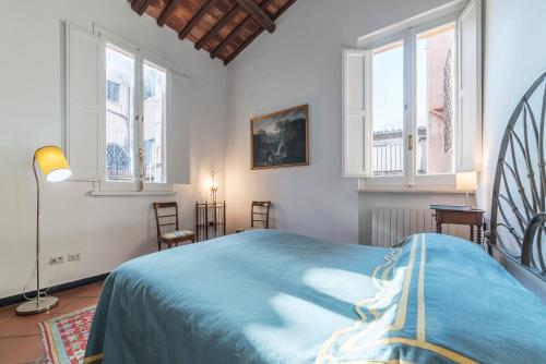 Three bedrooms in world-famous Via Giulia - FromHometoRome
