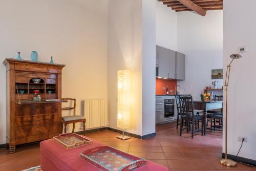 Three bedrooms in world-famous Via Giulia - FromHometoRome