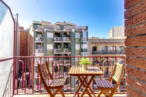 Spacious 4 Bedroom Apartment Fira BCN & Camp Nou