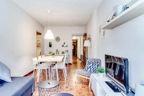 Spacious 4 Bedroom Apartment Fira BCN & Camp Nou