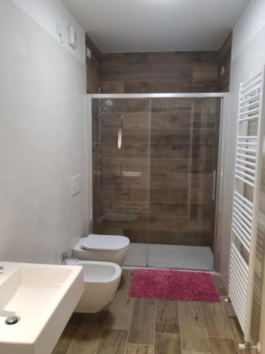 a bathroom with a shower and a toilet and a sink at Pause Lake Garda in San Giorgio