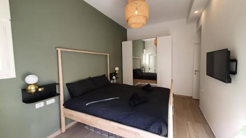 En eller flere senge i et værelse på BnBIsrael apartments - Yosef Eliyahu Terracotta