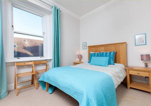 Katil atau katil-katil dalam bilik di Bright and Modern Causewayside Apartment