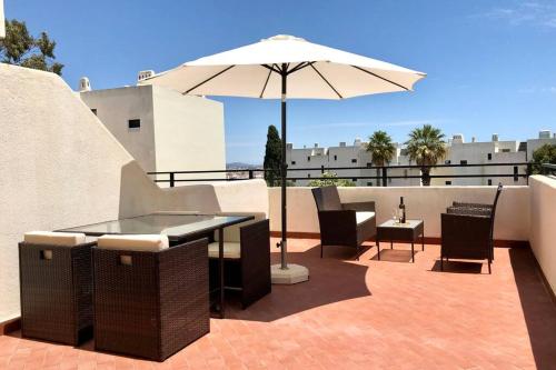 Albufeira Jardim l old town and beach - Hawai