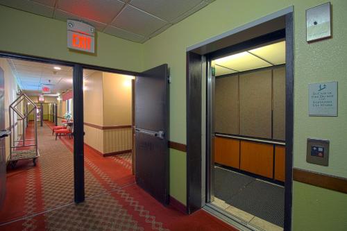 Gambar di galeri bagi Geneva Motel di Saint Charles