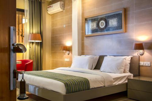 a hotel room with a bed in a room at The Country Lodge Hotel in Freetown