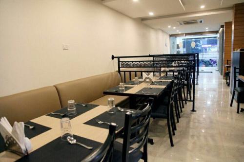 Hotel Delmaにあるレストランまたは飲食店