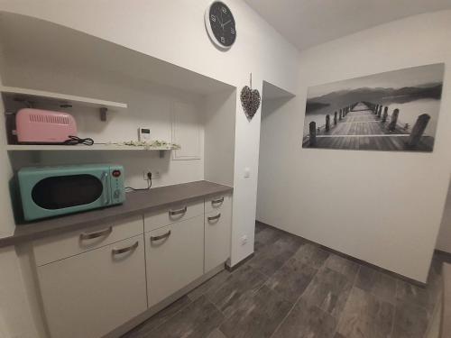 a kitchen with a microwave on top of a counter at Haus Renè in Villach