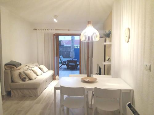 a living room with a table and a couch at Apartamento Santa Pola in Santa Pola