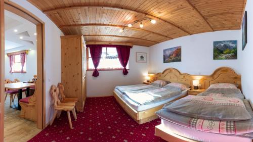 Postel nebo postele na pokoji v ubytování Apartments in Villa Flora