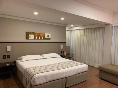 a bedroom with a large bed and a window at Bourbon Londrina Hotel in Londrina