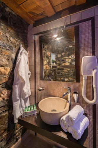 Bagno di ROUGA Mountain Boutique Suites & Spa