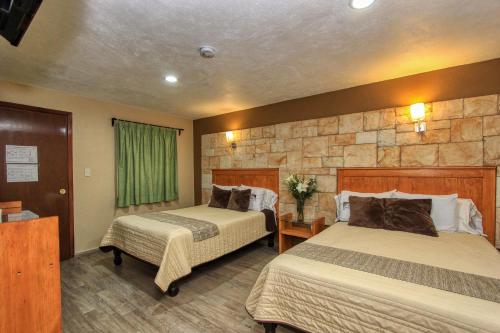 Giường trong phòng chung tại Hotel Mansion del Cantador