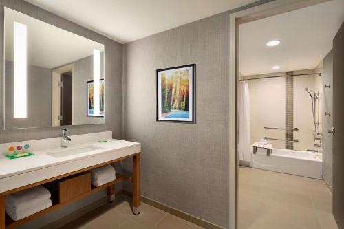 Bilik mandi di Hyatt Place Vacaville