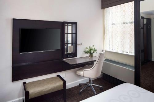 Park South Hotel, part of JdV by Hyattにあるベッド