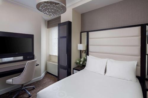 Park South Hotel, part of JdV by Hyattにあるテレビまたはエンターテインメントセンター