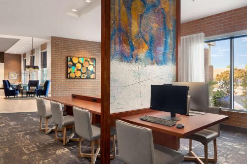 Televisyen dan/atau pusat hiburan di Hyatt Place Vacaville
