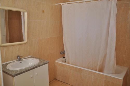 Kylpyhuone majoituspaikassa Mariela Hotel Apartments