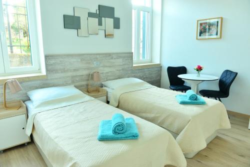 En-suite Rose on Rokova Street - 5 min Walk to the Old Town of Split