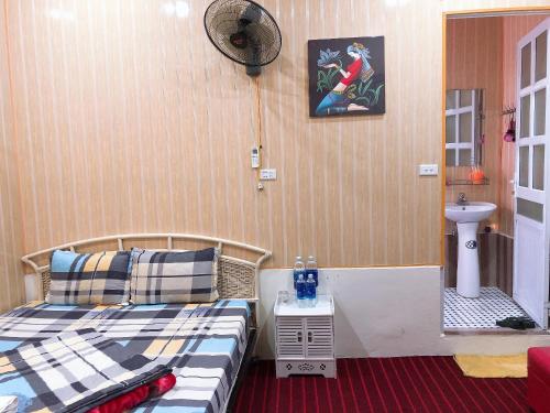 a small bedroom with a bed and a sink at Cat Ba Mystery Homestay in Cat Ba