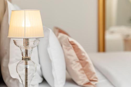 Postel nebo postele na pokoji v ubytování Hotel Le Premier