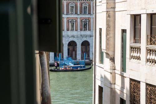 Locanda Leon Bianco on the Grand Canal photo 64